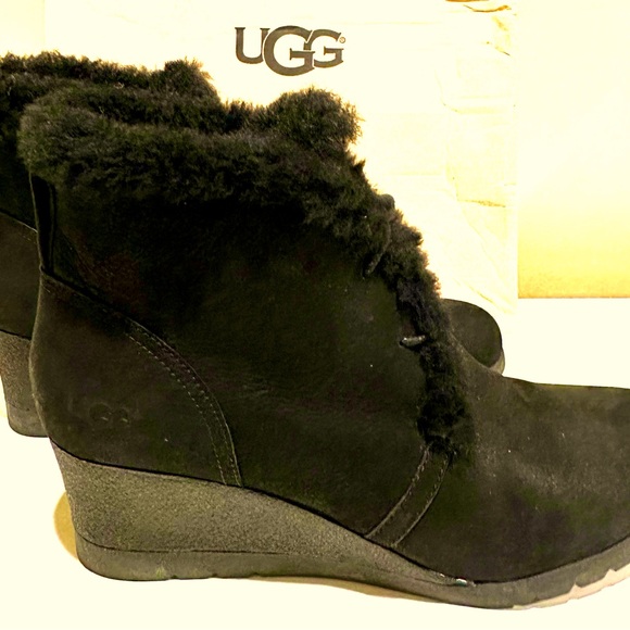 UGG JEOVANA SUEDE WATERPROOF WEDGE ANKLE BOOT SIZE 11 WOMEN - Picture 3 of 16